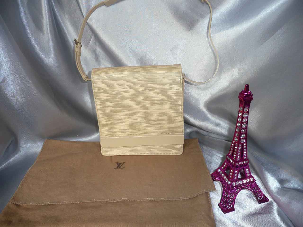 Louis Vuitton pochette Biarritz cuir épi